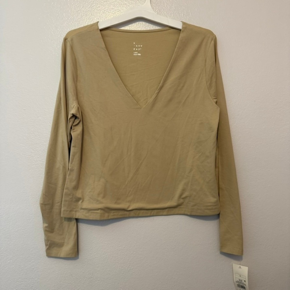 A New Day Womens Tan V-Neck Long Sleeve T-Shirt Large Beige Cotton Stretch